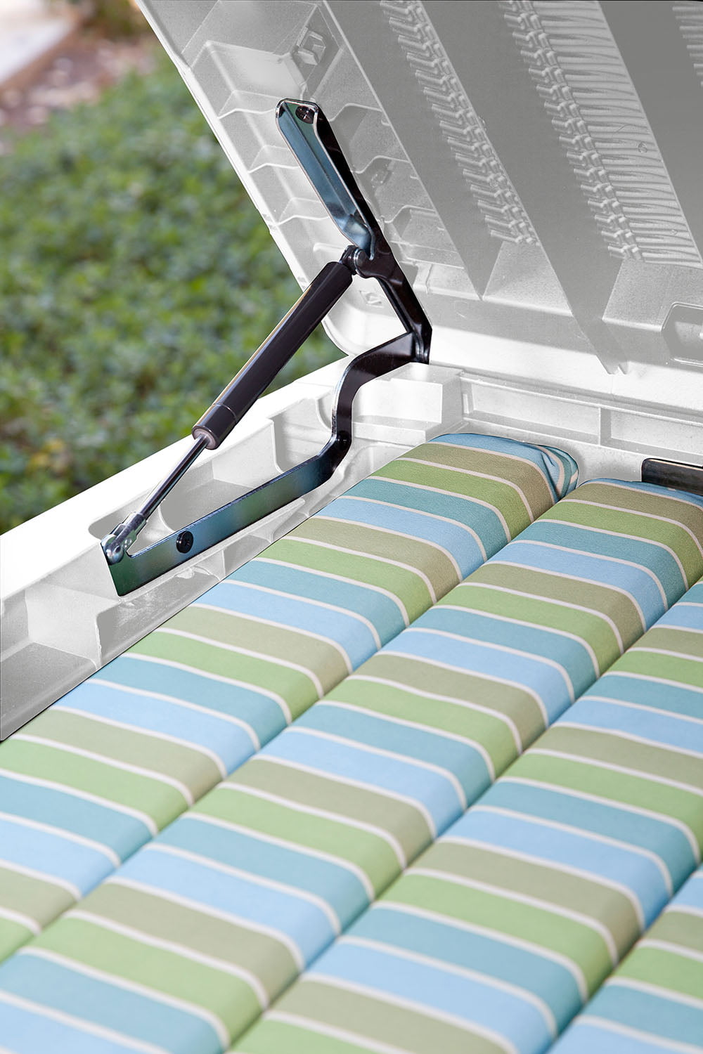 Keter Sumatra Rattan Style 135 Gallon Plastic, Resin and Wicker Deck Box, White