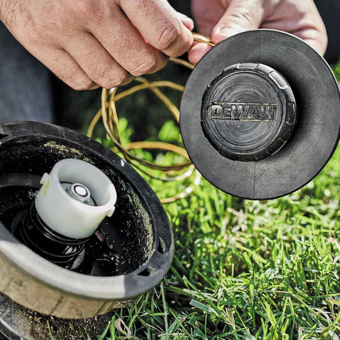 DeWalt DCMAS5713X1-GB 54v XR FLEXVOLT Split Boom With String Trimmer Attachment Inc 1x DCB547 Batt