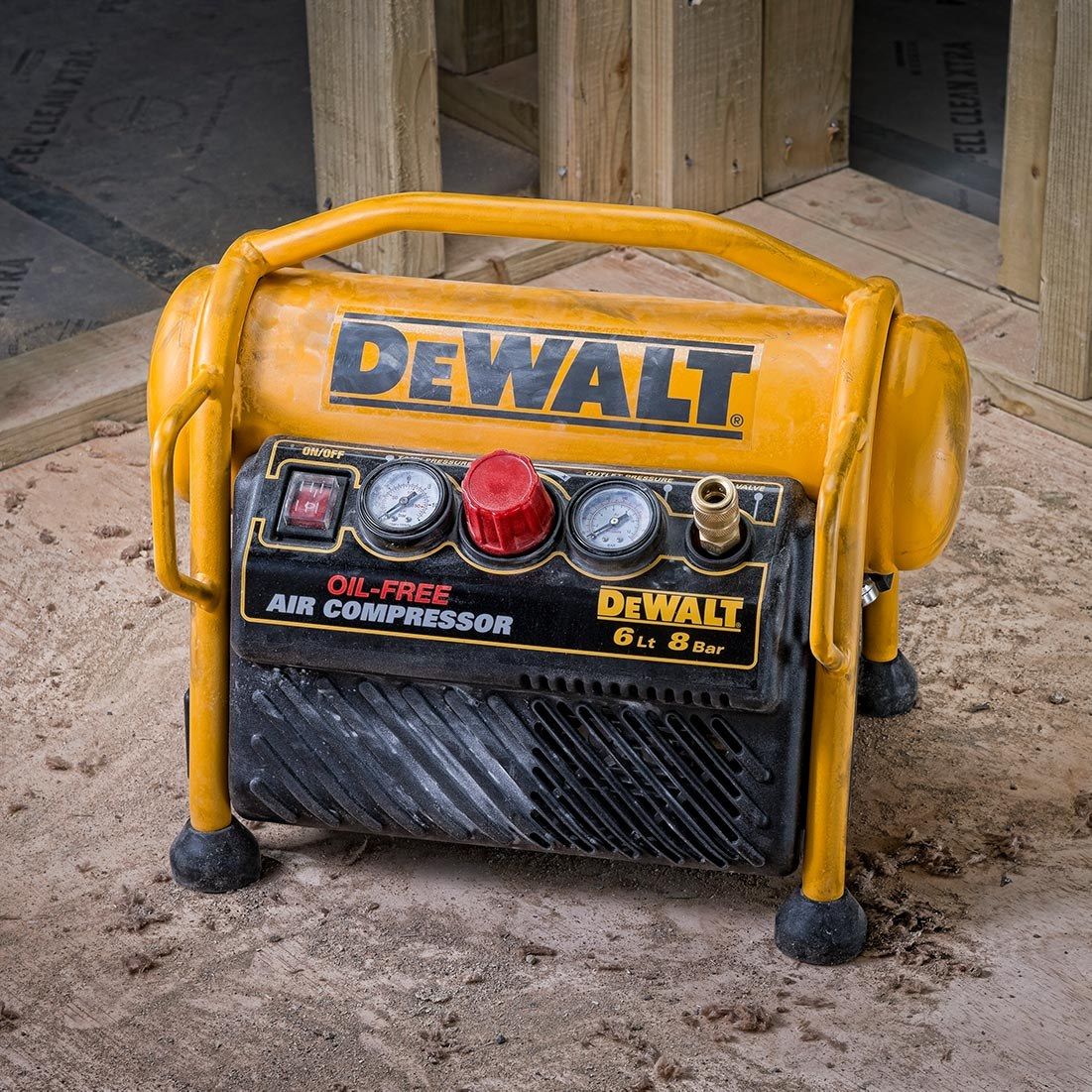 DeWalt DPC6MRC-GB 230v 1.5Hp Mini Roll Cage Air Compressor 6 Litre