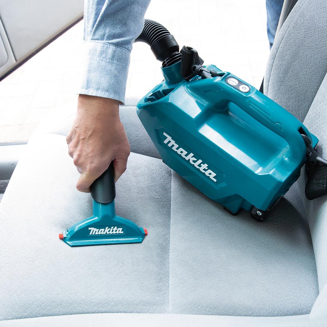 Makita CL121DWA 12v Max CXT Vacuum Cleaner Inc 1x 2.0Ah Battery