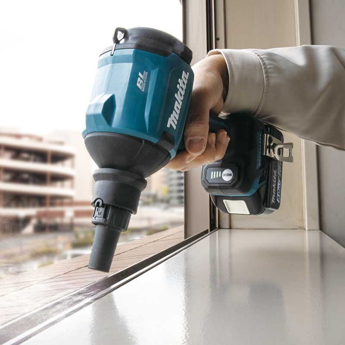 Makita DAS180RT 18v LXT Cordless Brushless Dust Blower Inc 1x 5.0Ah Battery