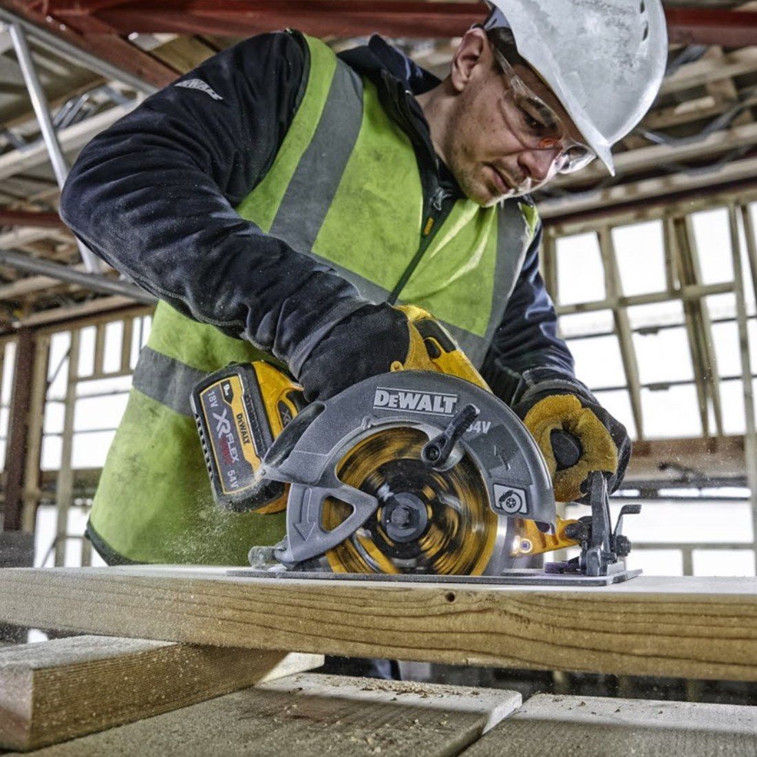 DeWalt DCS578NT-XJ 54v XR FLEXVOLT 190mm Brushless Circular Saw Body Only In TSTAK Carry Case