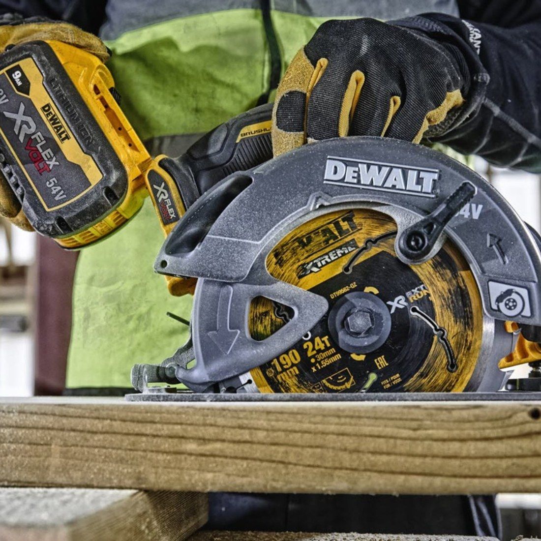 DeWalt DCS578NT-XJ 54v XR FLEXVOLT 190mm Brushless Circular Saw Body Only In TSTAK Carry Case