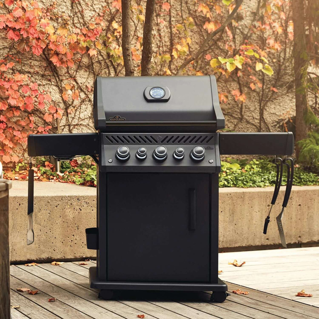Napoleon Phantom Rogue SE 425 RSIB Freestanding Gas Grill with Infrared Rear & Side Burners - Matte Black