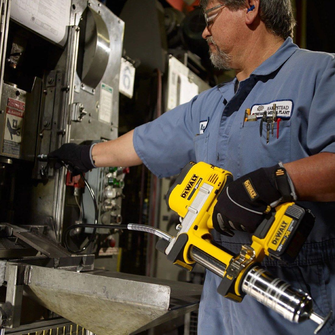 DeWalt DCGG571M1-GB 18v XR Cordless Grease Gun Inc 1x 4.0Ah Batt