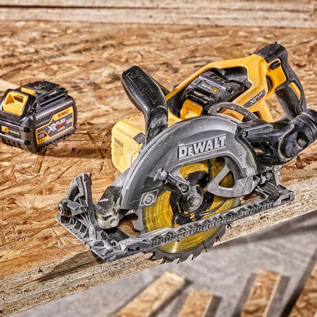 DeWalt DCS577T2-GB 54v XR FLEXVOLT High Torque 190mm Circular Saw Inc 2x DCB546 Batts