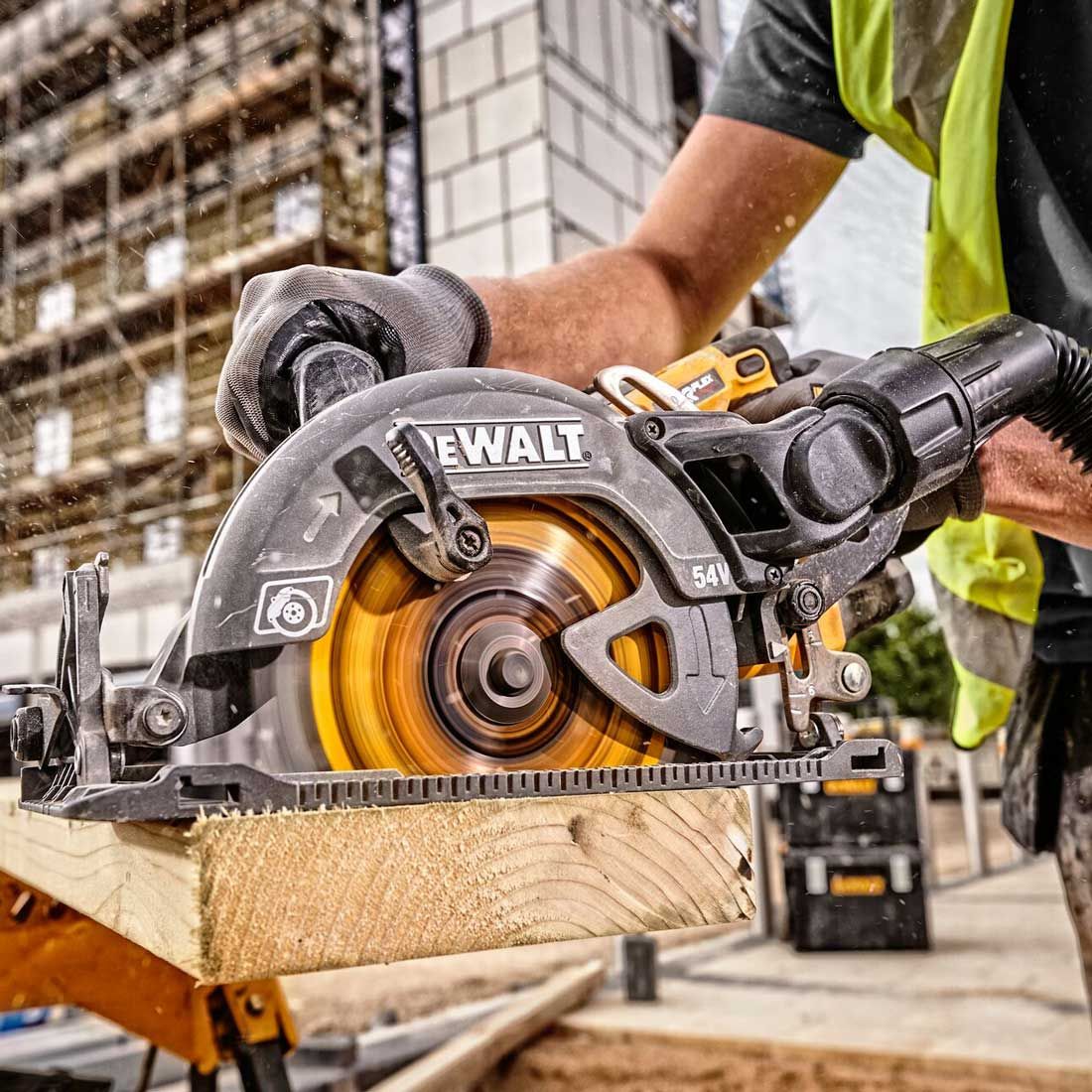 DeWalt DCS577T2-GB 54v XR FLEXVOLT High Torque 190mm Circular Saw Inc 2x DCB546 Batts
