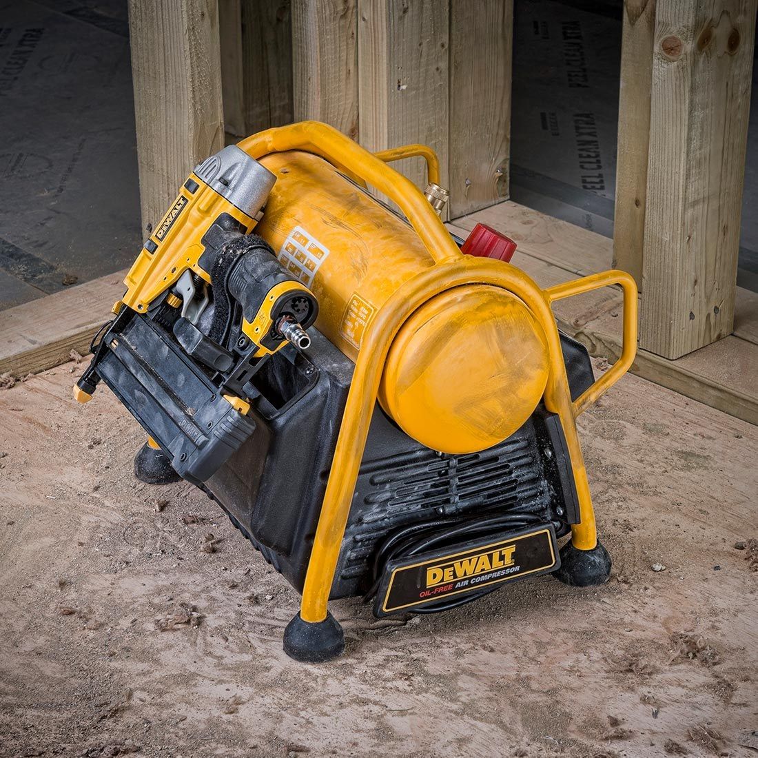 DeWalt DPC6MRC-GB 230v 1.5Hp Mini Roll Cage Air Compressor 6 Litre