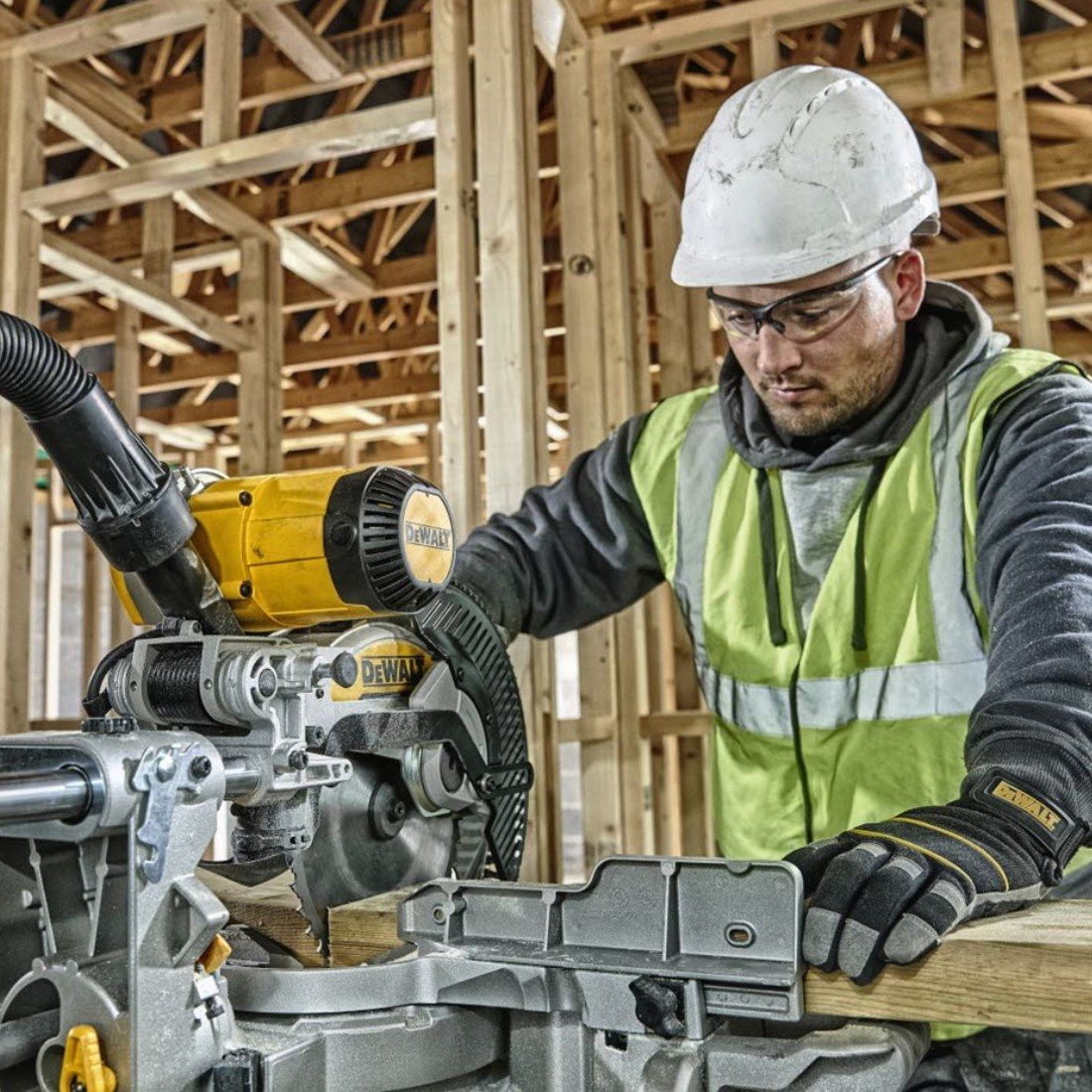 DeWalt DWS727 250mm Double Bevel Slide Mitre Saw With XPS