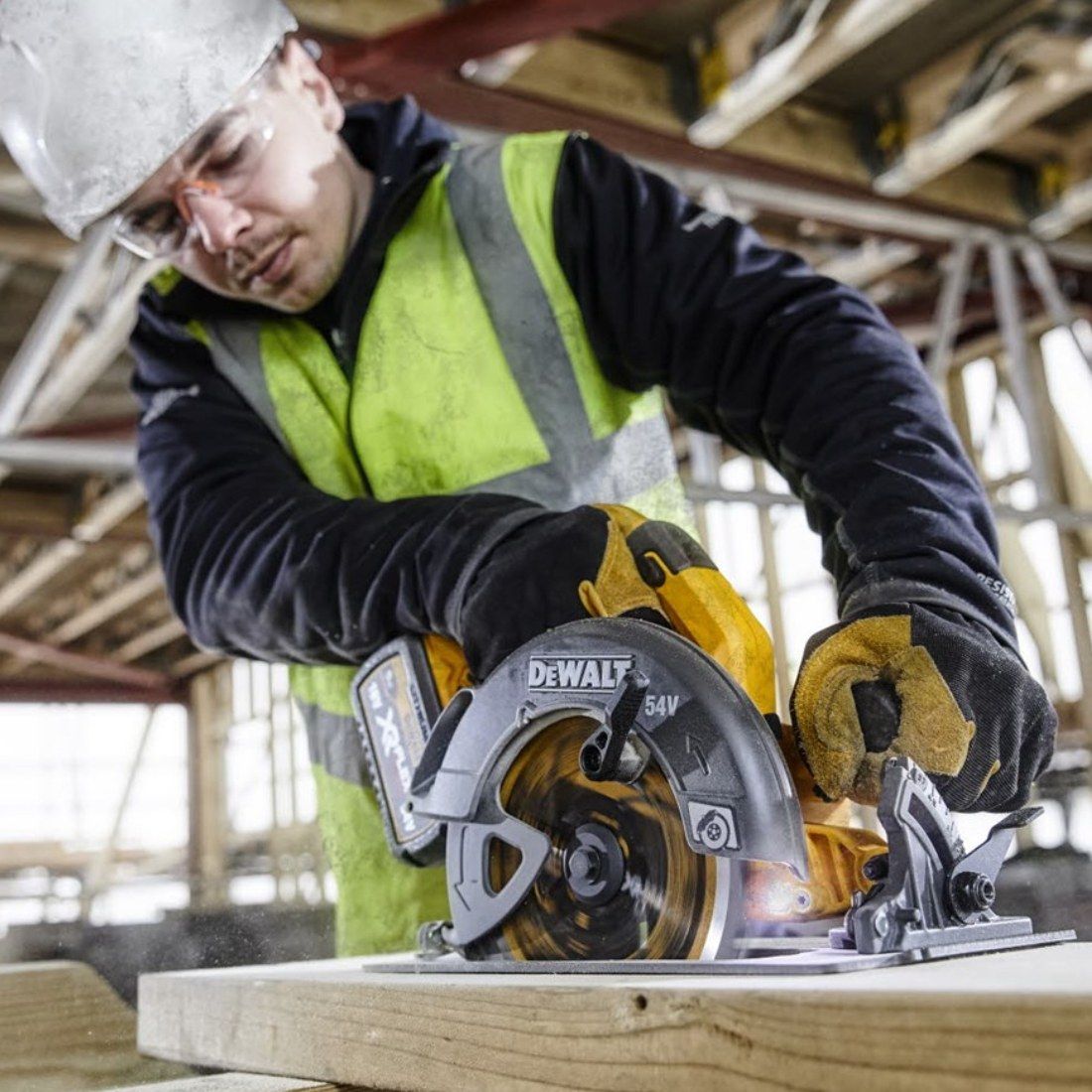 DeWalt DCS578NT-XJ 54v XR FLEXVOLT 190mm Brushless Circular Saw Body Only In TSTAK Carry Case